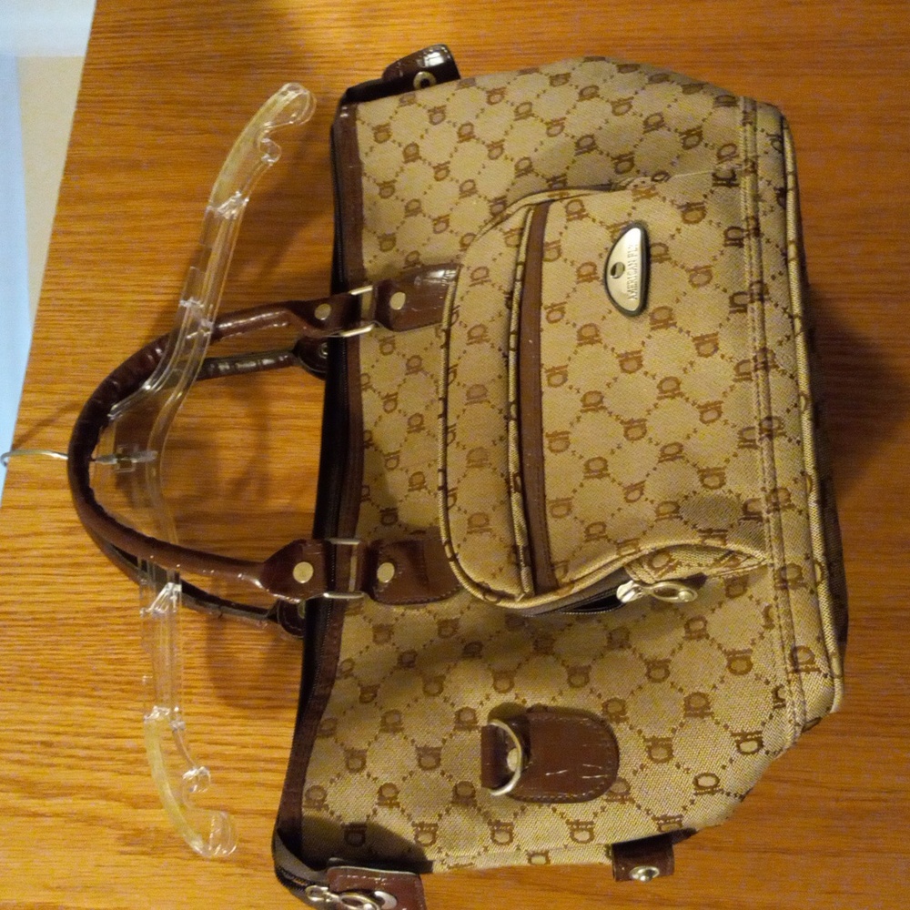 Womens american flyer travel bag brown large very good condition no strap